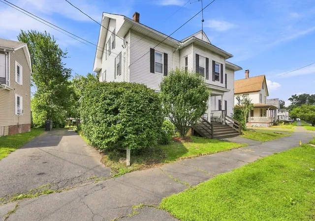2nd image of 34 W School St, Westfield, MA 01085 | MLS# 73558797