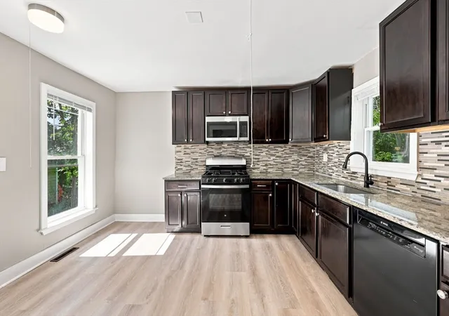 3rd image of 34 W School St, Westfield, MA 01085 | MLS# 73558797