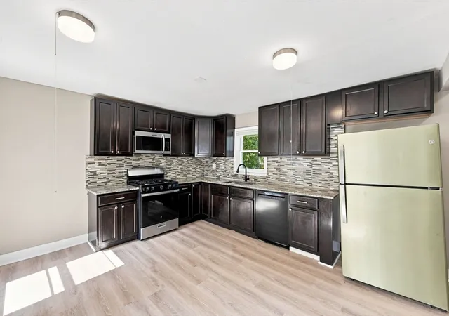 4th image of 34 W School St, Westfield, MA 01085 | MLS# 73558797