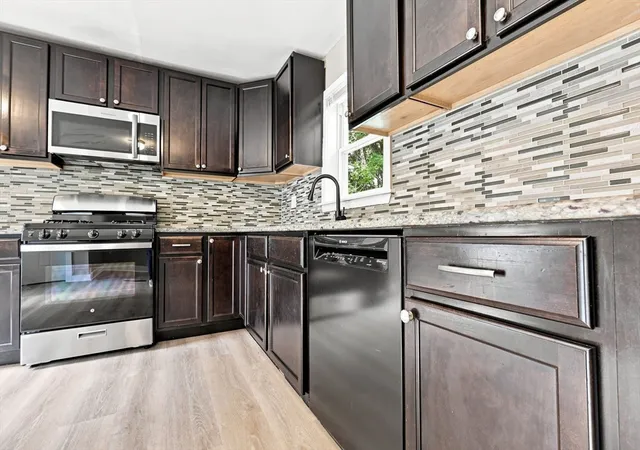 5th image of 34 W School St, Westfield, MA 01085 | MLS# 73558797