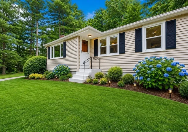 Homes for sale in Foxboro, MA | 4 Cross St, Foxboro, MA 02035 | MLS# 73542003