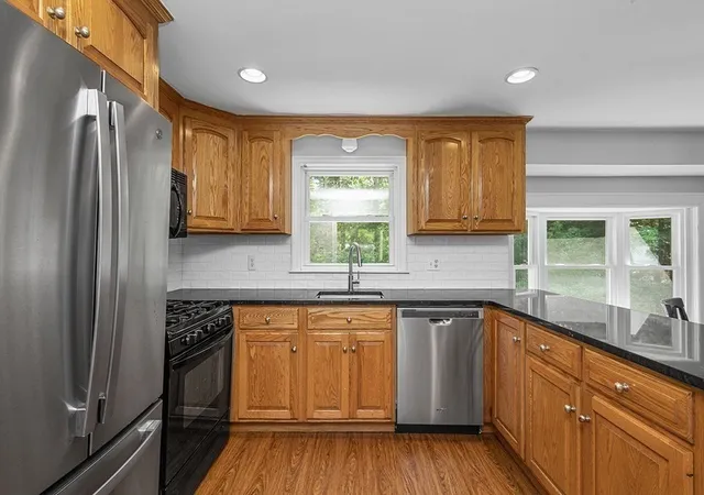 Homes for sale in Foxboro, MA | 4 Cross St, Foxboro, MA 02035 | MLS# 73542003