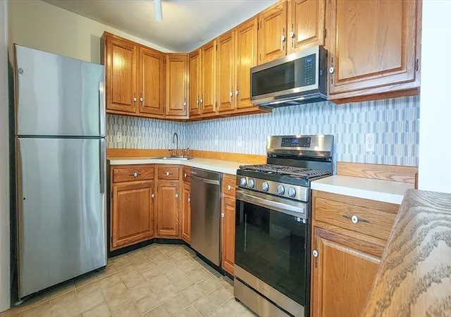 Listing Photo 4 - Condo for sale in building located at 637 Riverside Ave, Haverhill, MA 01830 - Unit #15