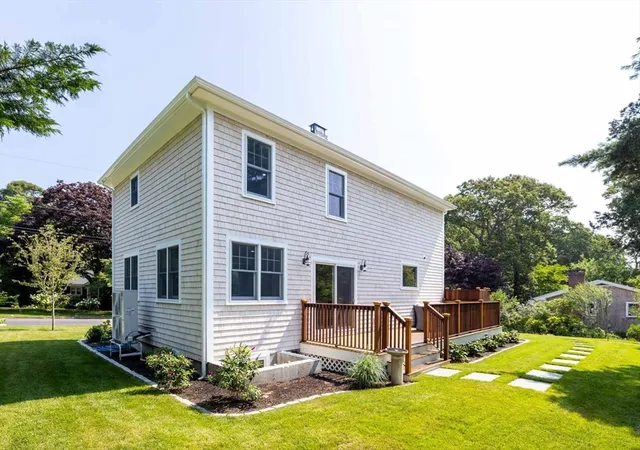 3rd image of 5 Pinetree Lane, Tisbury, MA 02568 | MLS# 73516062