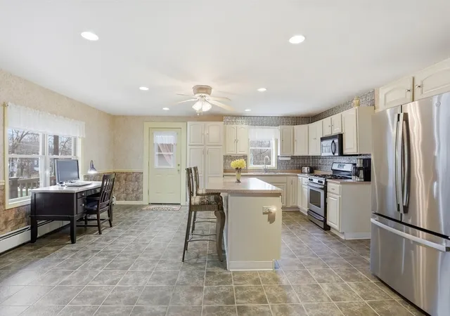 4th image of 30 Dahlia, Littleton, MA 01460 | MLS# 73498802