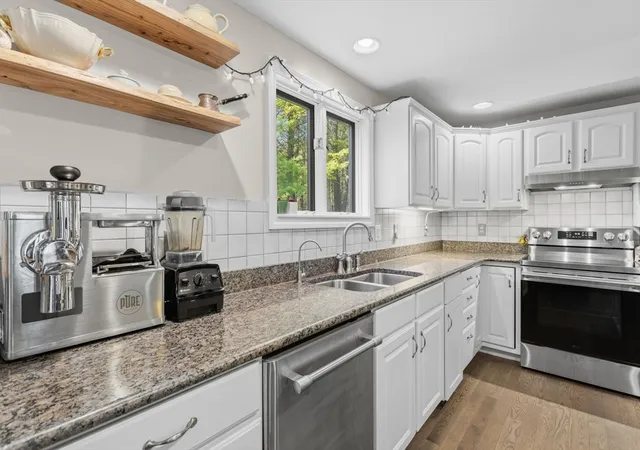 4th image of 2 Wildwood Dr, Brookline, NH 03033 | MLS# 73520185