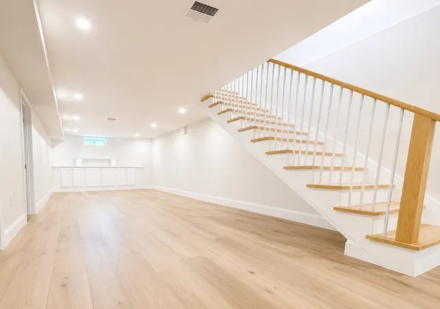 12th image of 35 Jewett St, Newton, MA 02458 | MLS# 73553252