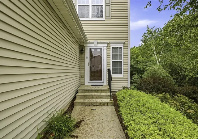 Homes for sale in South Grafton, MA | 46 Tulip Cir #46, South Grafton, MA 01560 | MLS# 73547164
