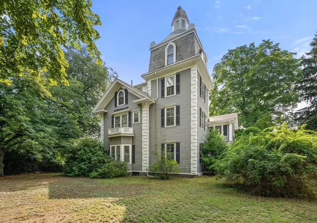 1st image of 98 Kingsbury St, Wellesley Hills, MA 02481 | MLS# 73556729