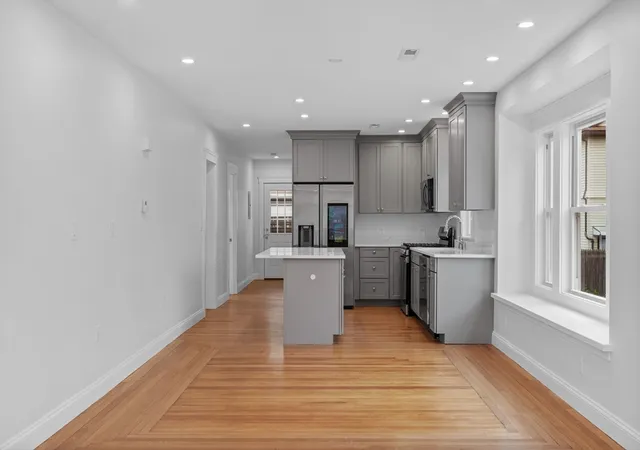 4th image of 33 Farragut Ave, Medford, MA 02155 | MLS# 73532883