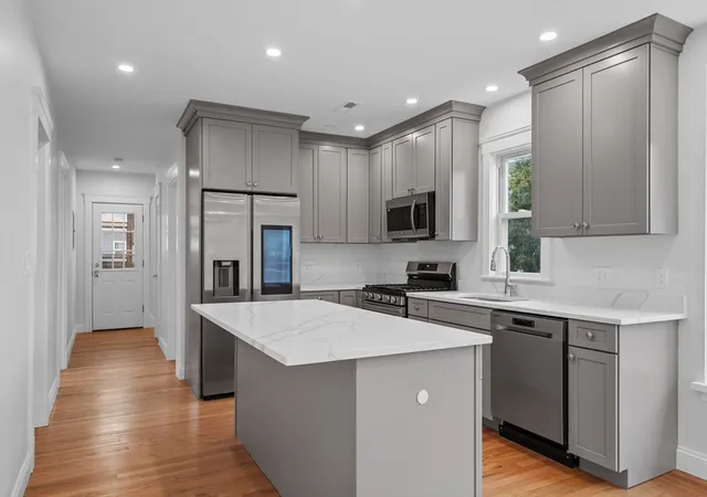 5th image of 33 Farragut Ave, Medford, MA 02155 | MLS# 73532883
