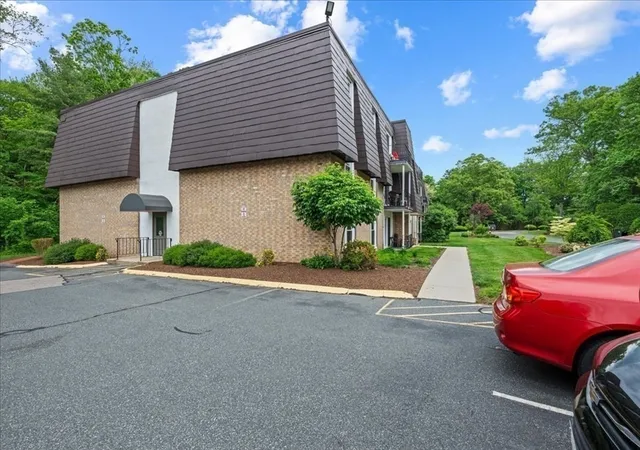 Homes for sale in Milford, MA | 23 Shadowbrook Ln #10, Milford, MA 01757 | MLS# 73527572