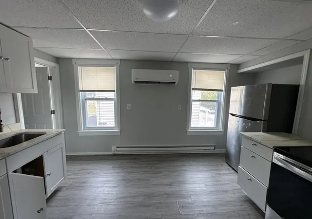 4th image of 27 N St, Worcester, MA 01082