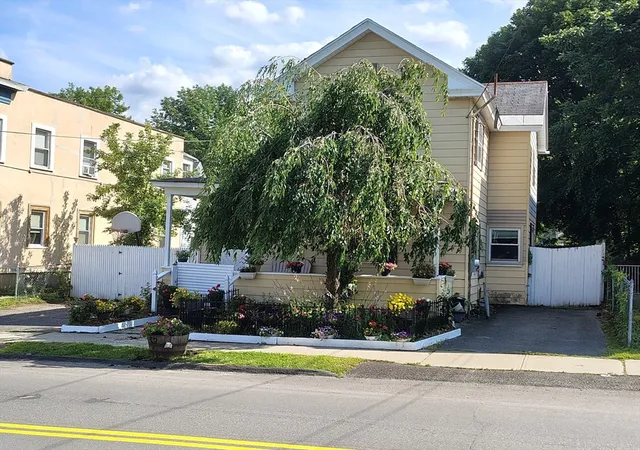 3rd image of 12 Lincoln Street, Pittsfield, MA 01201 | MLS# 73558023