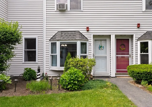 3rd image of 5 Prudence Crandall Lane #5, North Easton, MA 02356 | MLS# 73532976