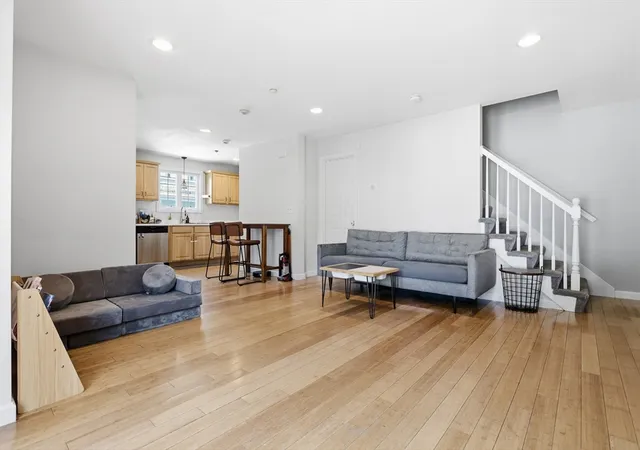 4th image of 125 Mt Vernon St #D, Lowell, MA 01854 | MLS# 73561536