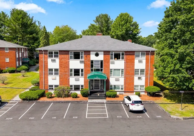2nd image of 1 Colonial Dr, Andover, MA 01810