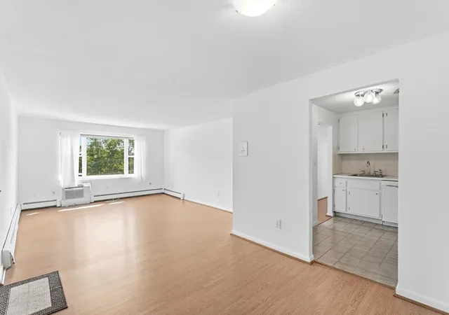 3rd image of 1 Colonial Dr, Andover, MA 01810