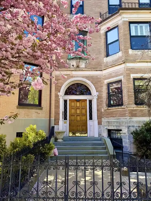 Listing Photo 2 - Condo for sale in 414 Beacon St located at 414 Beacon St, Boston, MA 02115 - Unit #PH4