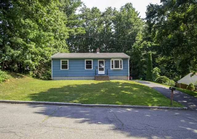 2nd image of 41 Rosedale Ave, Springfield, MA 01128 | MLS# 73556381