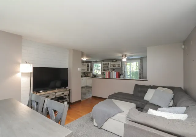 4th image of 41 Rosedale Ave, Springfield, MA 01128 | MLS# 73556381