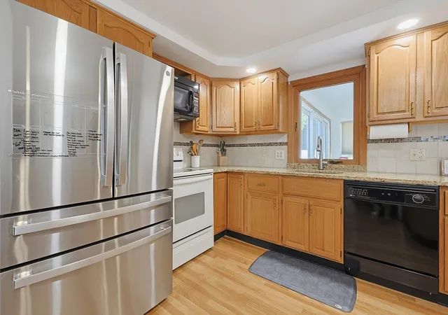 4th image of 19 Weir Rd, Waltham, MA 02451 | MLS# 73549615