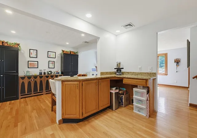 5th image of 19 Weir Rd, Waltham, MA 02451 | MLS# 73549615