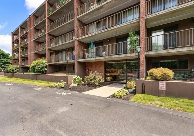 2nd image of 148 Marble St #404, Stoneham, MA 02180 | MLS# 73561166