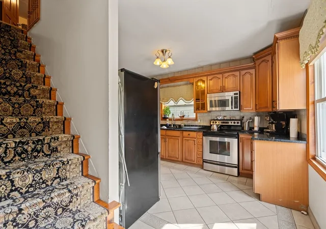3rd image of 20 Berkmans St, Worcester, MA 01602 | MLS# 73535034