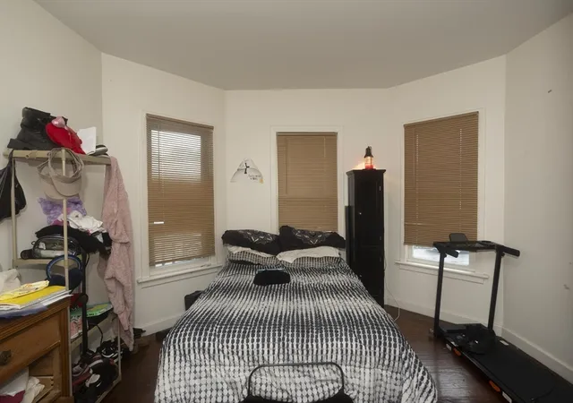 3rd image of 10 Monroe St, Springfield, MA 01109 | MLS# 73548440