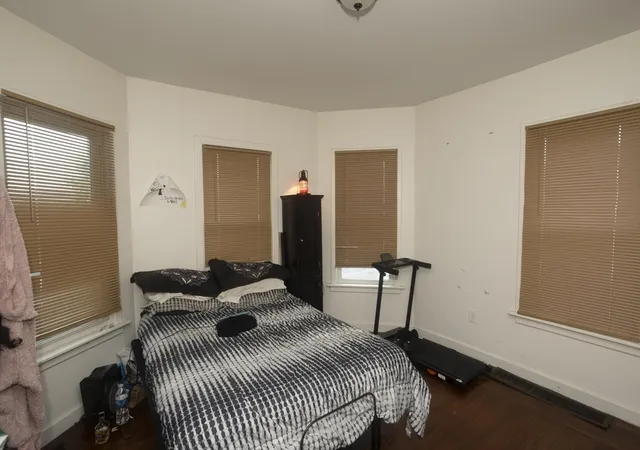 4th image of 10 Monroe St, Springfield, MA 01109 | MLS# 73548440