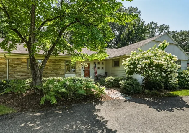 2nd image of 191 Pinewood Dr, Longmeadow, MA 01106 | MLS# 73562748