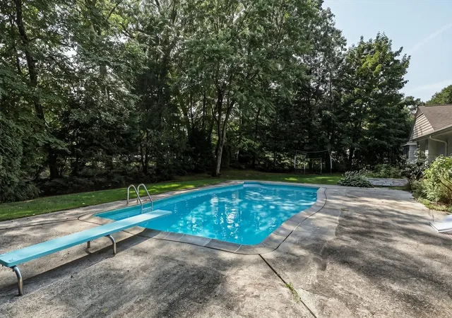 3rd image of 191 Pinewood Dr, Longmeadow, MA 01106 | MLS# 73562748