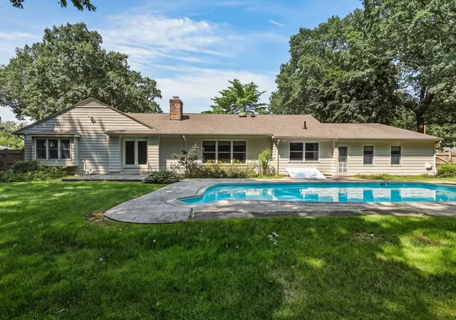 4th image of 191 Pinewood Dr, Longmeadow, MA 01106 | MLS# 73562748