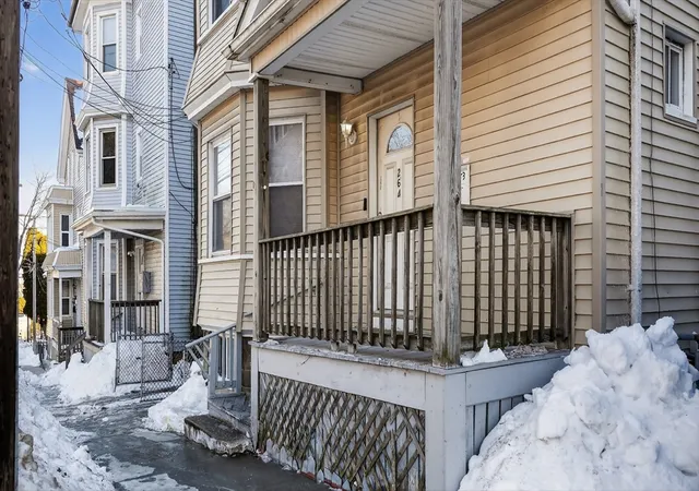 3rd image of 264 Weld St, New Bedford, MA 02740 | MLS# 73474514
