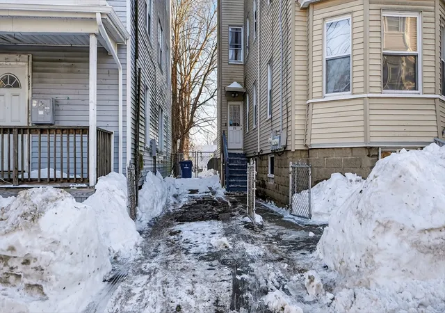 4th image of 264 Weld St, New Bedford, MA 02740 | MLS# 73474514