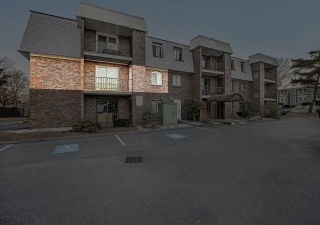 2nd image of 15 Oak Neck Rd #11, Hyannis, MA 02601 | MLS# 73553496