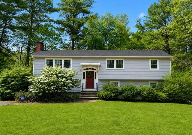 1st image of 125 Craigie Cir, Carlisle, MA 01741 | MLS# 73523367