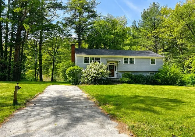 2nd image of 125 Craigie Cir, Carlisle, MA 01741 | MLS# 73523367