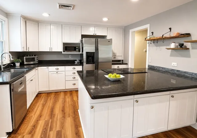 4th image of 125 Craigie Cir, Carlisle, MA 01741 | MLS# 73523367