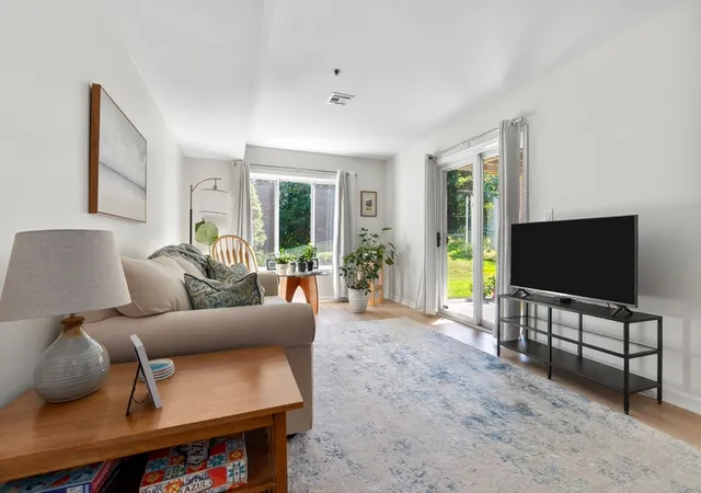 Listing Photo 4 - Condo for sale in building located at 4 Duck Pond Rd, Beverly, MA 01915 - Unit #206