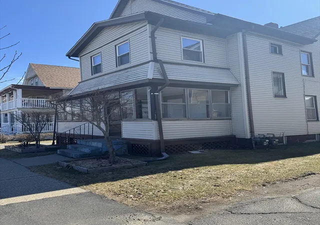 Listing Photo 2 - Condo for sale in building located at 14-16 Wolcott St, Springfield, MA 02148 - Unit #