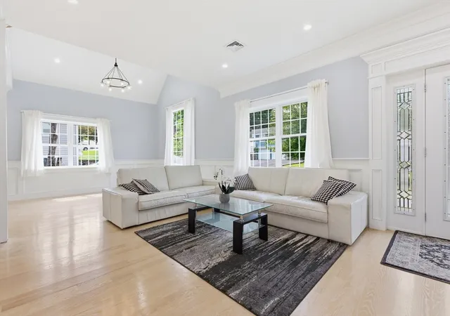 4th image of 52 Ridgewood Rd, Milton, MA 02186 | MLS# 73529479