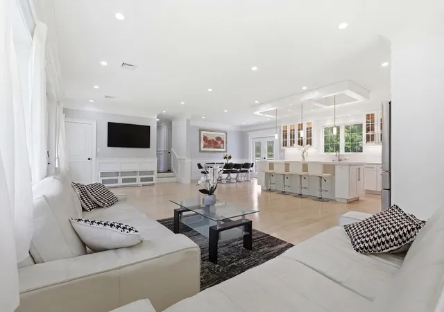 5th image of 52 Ridgewood Rd, Milton, MA 02186 | MLS# 73529479