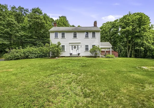 Homes for sale in Upton, MA | 236 Mendon St, Upton, MA 01568 | MLS# 73537386
