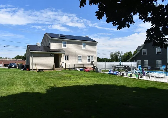 3rd image of 583 Whetstone Hill Rd, Somerset, MA 02726 | MLS# 73559758
