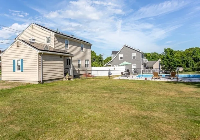 5th image of 583 Whetstone Hill Rd, Somerset, MA 02726 | MLS# 73559758