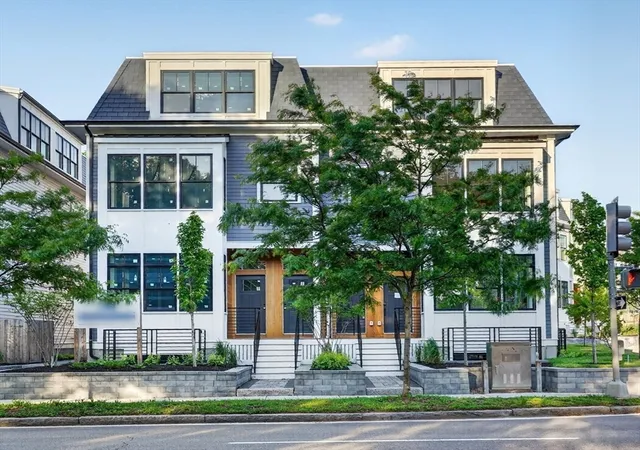 1st image of 325b Alewife Brook Pkwy #B, Somerville, MA 02144 | MLS# 73533588