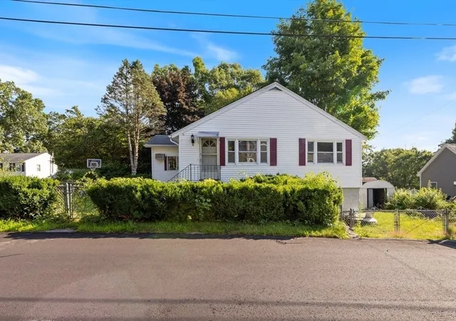 Photo 3 of Sale Pending at 32 Hillcrest Rd, Dracut, MA 01826 | MLS# 73561078 | Listing updated on 2026-08-20