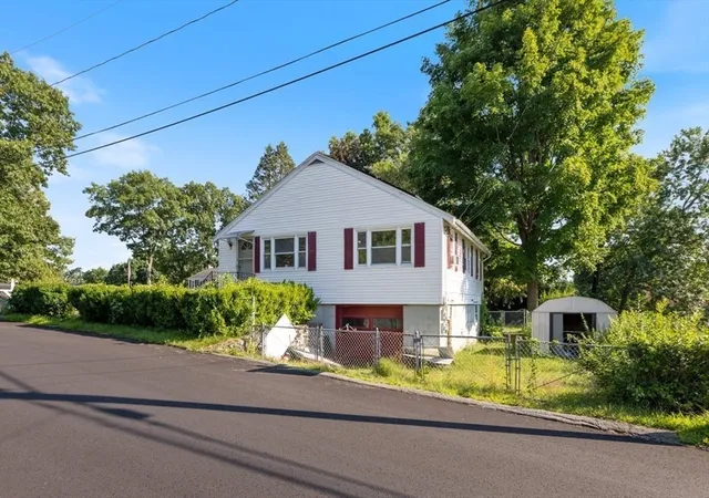 Photo 4 of Sale Pending at 32 Hillcrest Rd, Dracut, MA 01826 | MLS# 73561078 | Listing updated on 2026-08-20